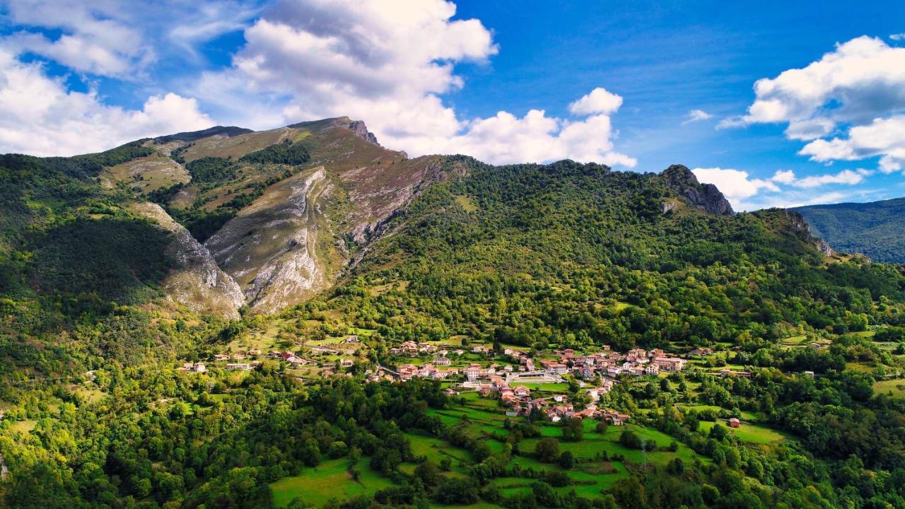 Hostal La Cuna del Sella Oseja de Sajambre Esterno foto