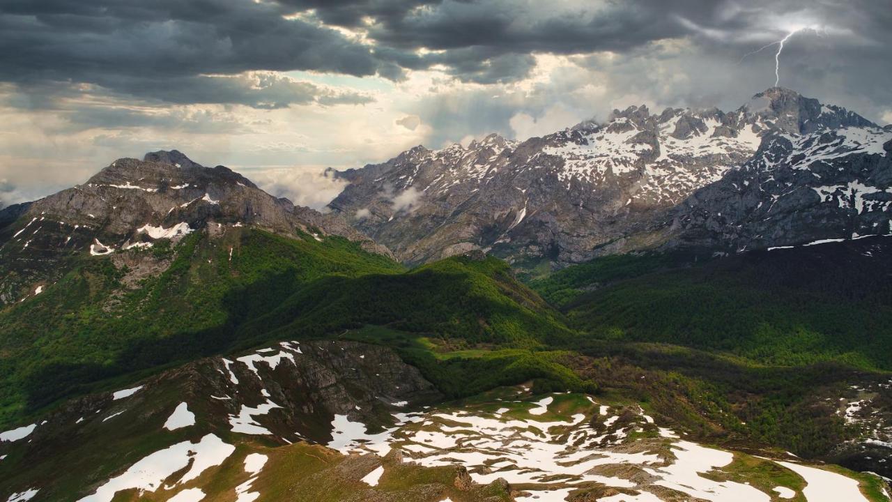 Hostal La Cuna del Sella Oseja de Sajambre Esterno foto