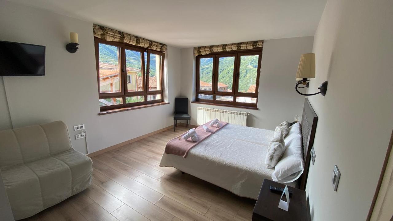 Hostal La Cuna del Sella Oseja de Sajambre Esterno foto