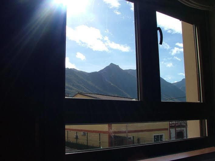 Hostal La Cuna del Sella Oseja de Sajambre Esterno foto