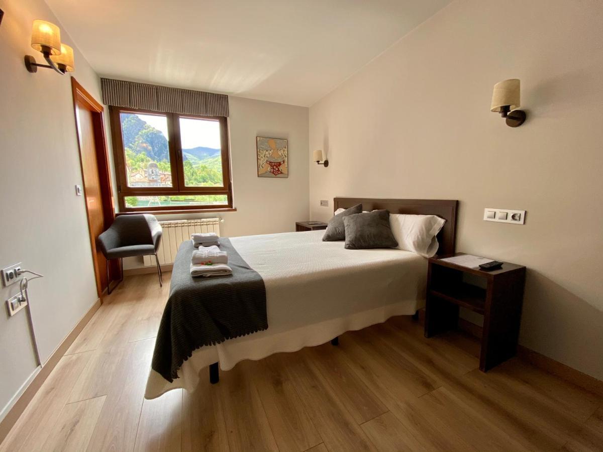 Hostal La Cuna del Sella Oseja de Sajambre Esterno foto