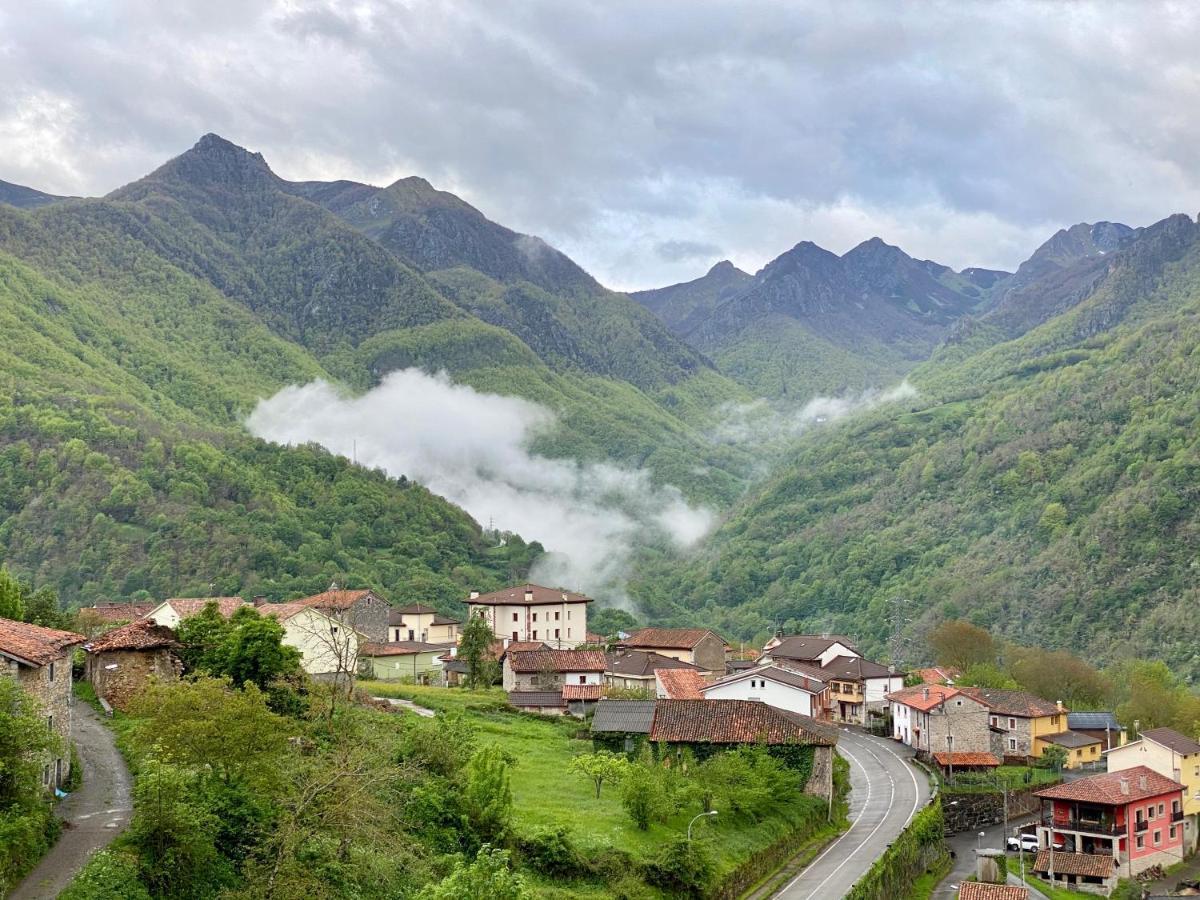 Hostal La Cuna del Sella Oseja de Sajambre Esterno foto